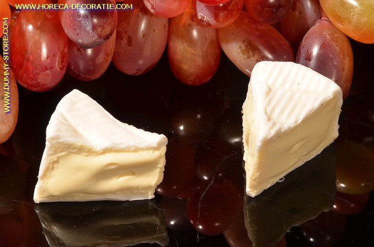 Camenbert puntje 4x3 cm H: 3 cm , dummy imitatie