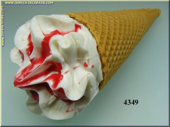 Cornetto aardbeien  (namaak) (21x7 cm)